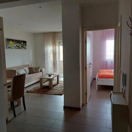 Hela Lux Апартаменты *